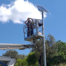 Installazione pubblica illuminazione con fotovoltaico